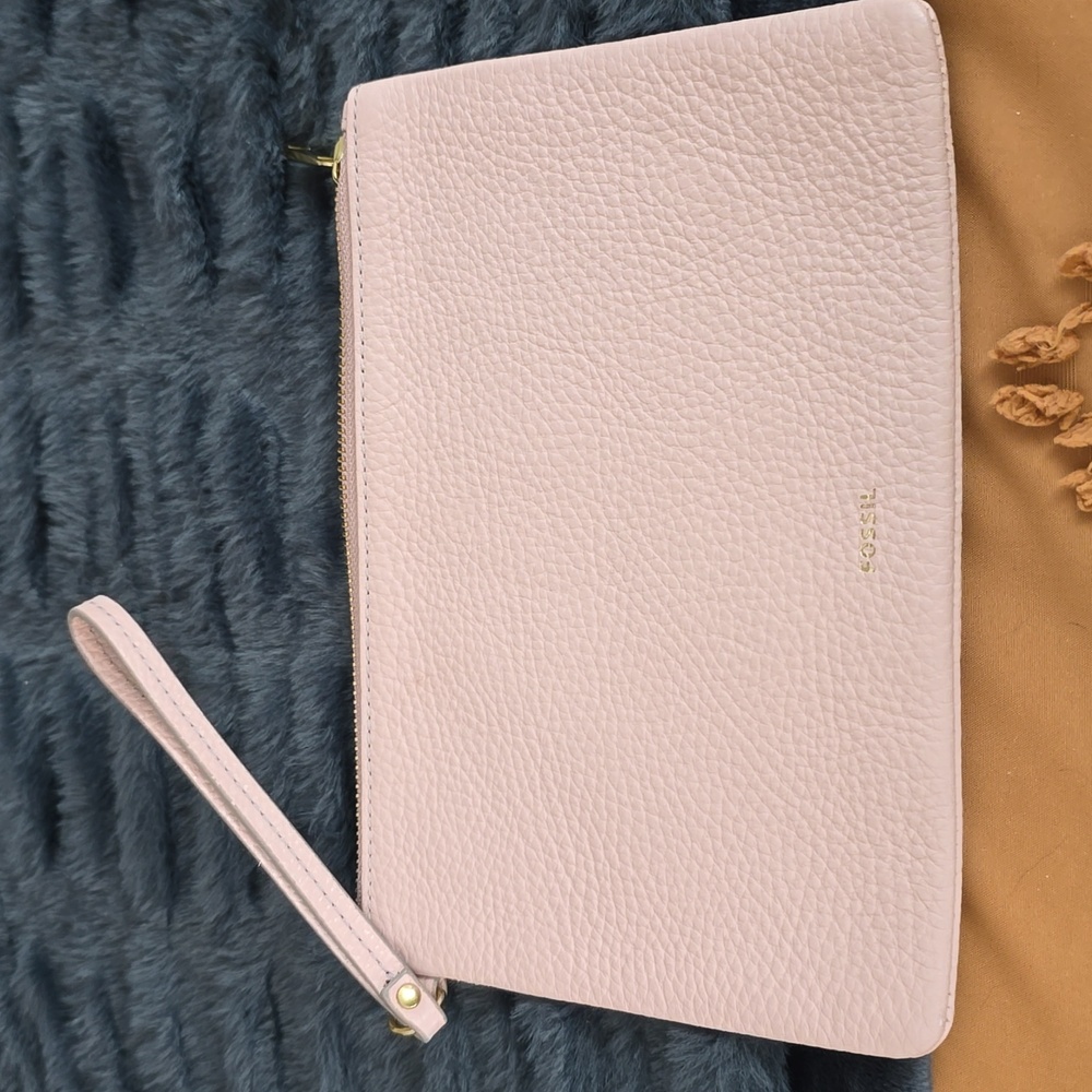 Euc fossil leather wristlet